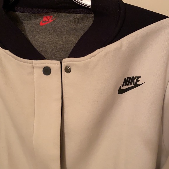 Like new Nike lightweight colourblock athletic jacket - Picture 2 of 4